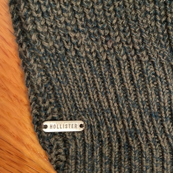 Hollister Size Small dark green crewneck sweater. - Picture 2 of 5